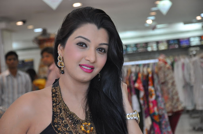 siddhie at neerus kohinoor collection launch event photo gallery